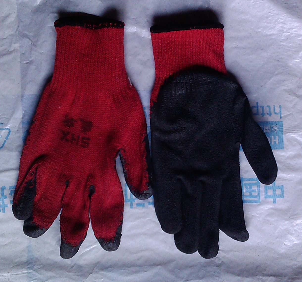 紅紗黑拉毛乳膠手套 法蘭工藝的匠心之作